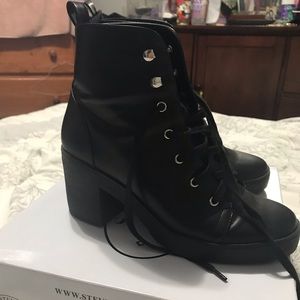 Steve Madden - “Abby” lace up combat boot - Size 8